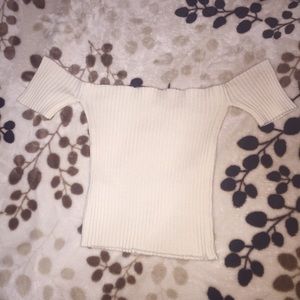 🌟WHITE OFF THE SHOULDER TOP🌟